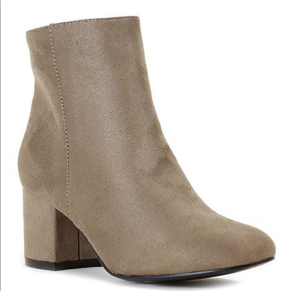 Reneeze Shoes - NWT Women’s Taupe Booties block heel